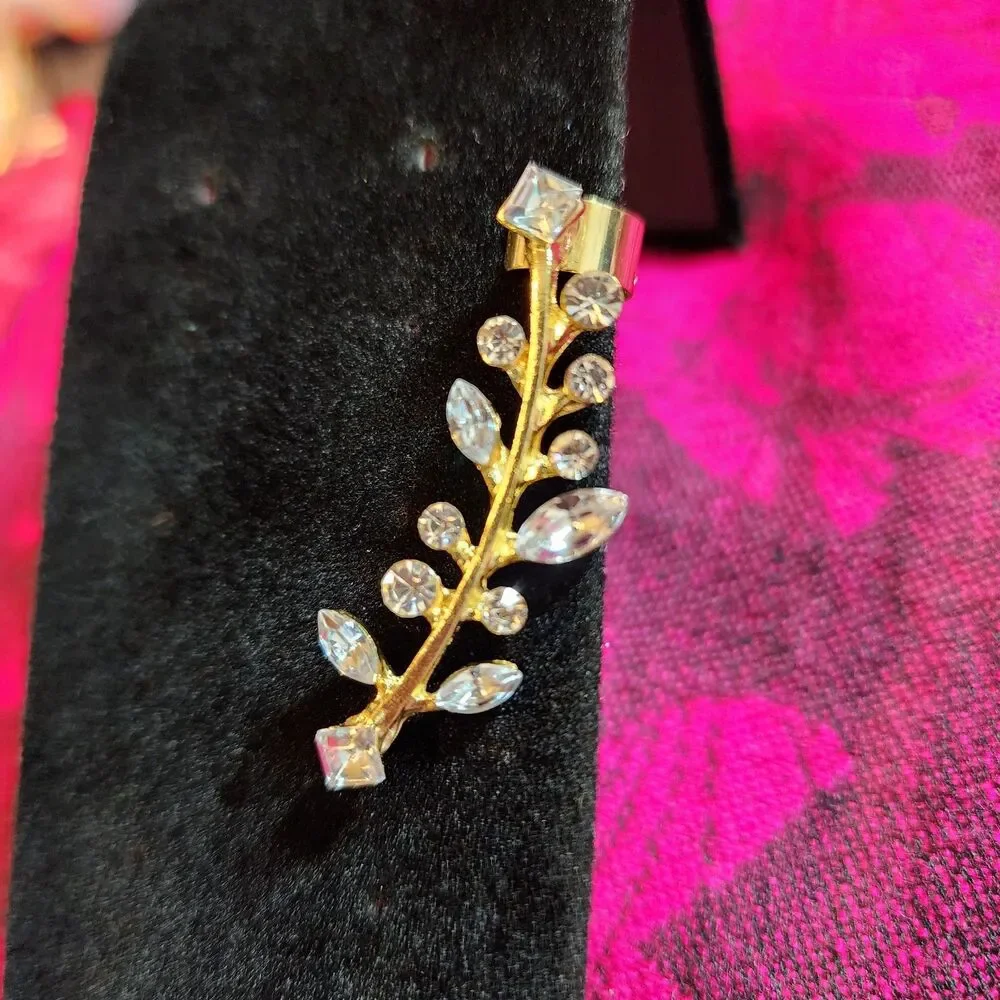 Gold Jeweled Leaf Earring Cuff. For Left Ear. NWOT.